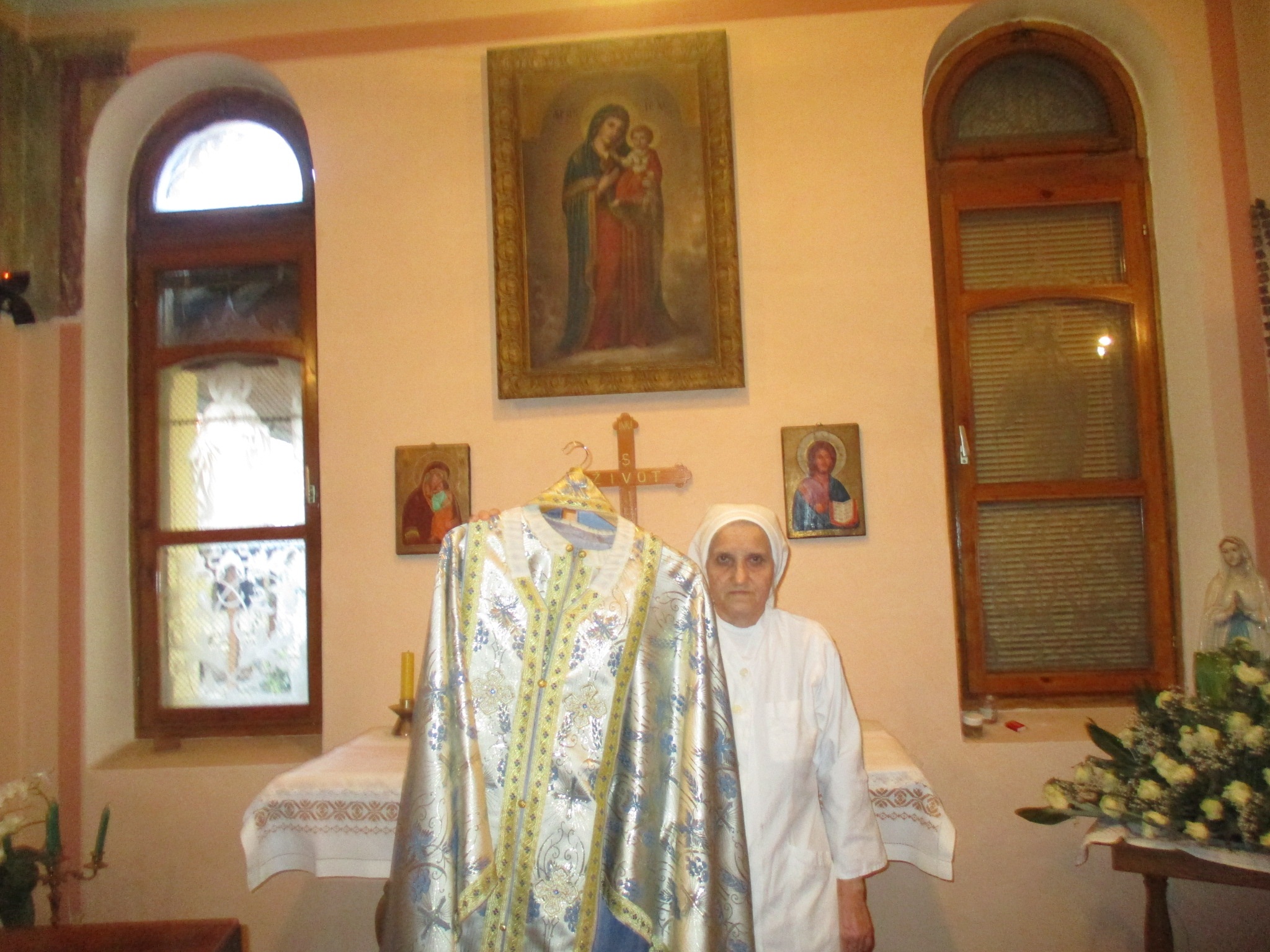 Bogorodica uslišala molitve i podarila zdravlje, a vjernici u znak zahvalnosti darovali crkveno odijelo i ikone